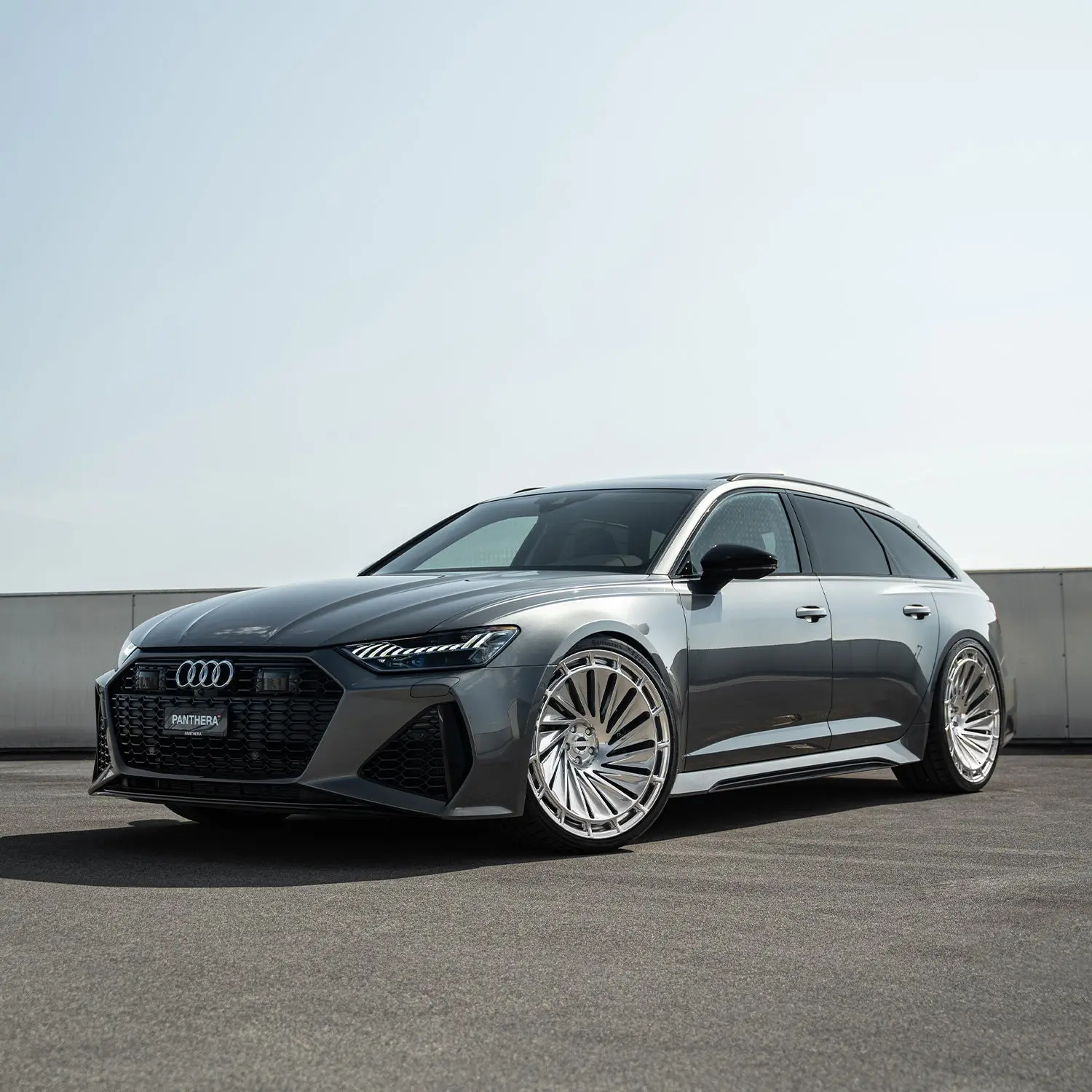 1x1_Audi_RS6_C8_Wiht_Radi8_Forged_Wheels_R807_Silver_23_Inch9